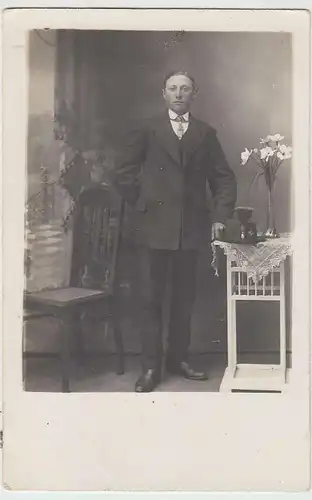 (37398) Foto AK junger Mann, Kabinettfoto, vor 1945