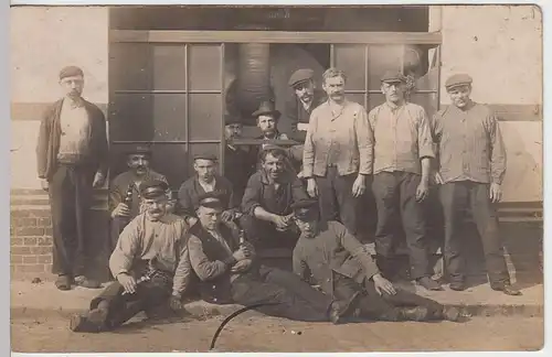 (35775) Foto AK Brauereimitarbeiter mit Bügelflasche, Altona 1914