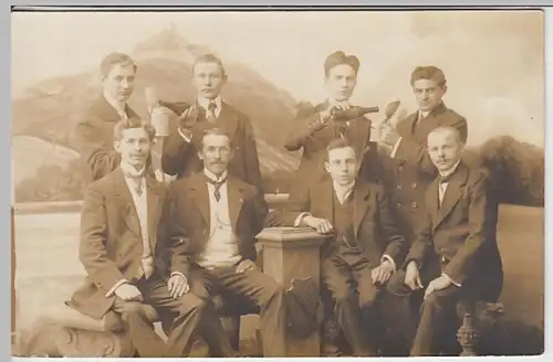 (29761) Foto AK Männer, Studiofoto, Bierhumpen 1910/20er