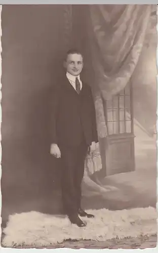 (29052) orig. Foto Porträt junger Mann im Anzug, vor 1945