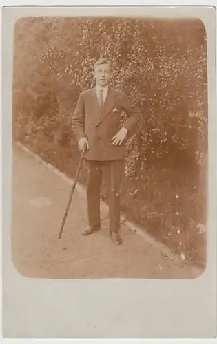 (29044) Foto AK junger Mann Fritz Fercher mit Wanderstock 1920er