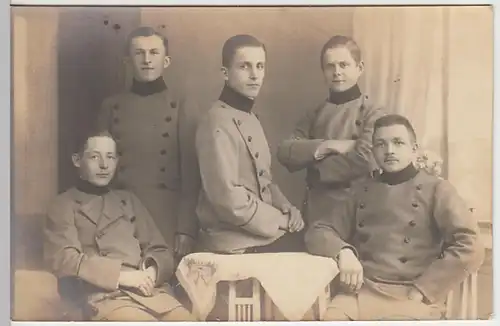 (22941) Foto AK Junge Männer, Henfenburg? Hofkammer? 1920