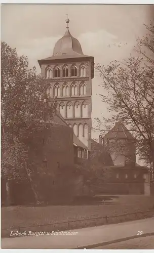 (93889) Foto AK Lübeck, Burgtor und Stadtmauer, 1928