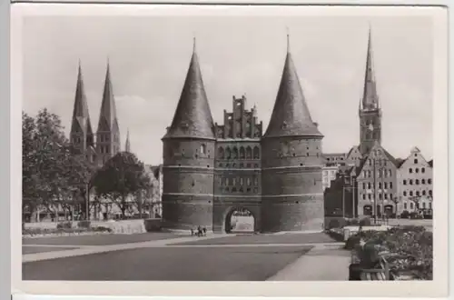 (5033) Foto AK Lübeck, Holstentor vor 1945