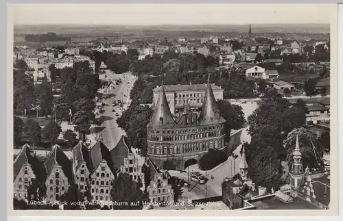 (45022) Foto AK Lübeck, Blick v. Petri-Kirchturm a. Holstentor u. Salzspeicher