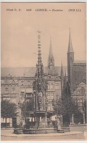 (110323) AK Lübeck, Brunnen am Rathaus, französische Karte 1910er