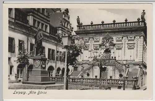 (64087) Foto AK Leipzig, Alte Börse, Goethe-Statue 1956