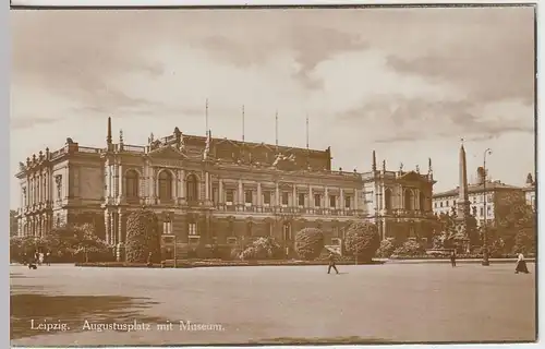 (39705) Foto AK Leipzig, Augustusplatz mit Museum 1934