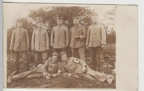 (81470) Foto AK 1.WK Soldaten mit DRK-Binde, Feldpost 1915