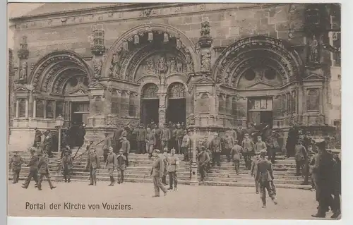(80328) AK 1.WK Soldaten am Portal der Kirche von Vouziers, 1914-18