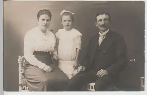 (73894) orig. Foto Familienfoto mit Tochter, Fotograf Duisburg, vor 1945
