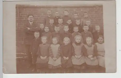 (73867) orig. Foto Gruppenbild, Kinder mit Herr, Schulklasse?, vor 1945