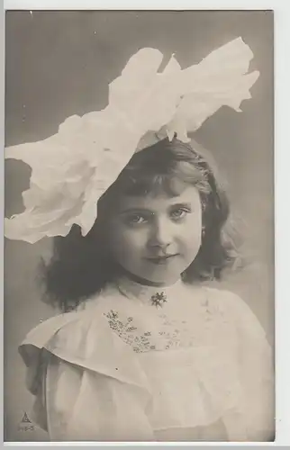 (69662) orig. Foto Mädchen mit riesiger Schleife im Haar, vor 1945