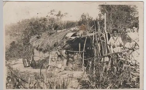 (63211) orig. Foto Frauen und Kind, Lehmhütte, Orangenbäume, vor 1945