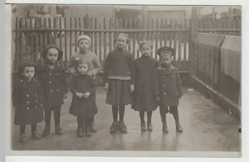 (66214) orig. Foto kleine Kinder im Hinterhof, Erfurt 1914
