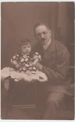 (55483) orig. Foto Klein Gertraud mit Vater, Fotograf Chemnitz 1924