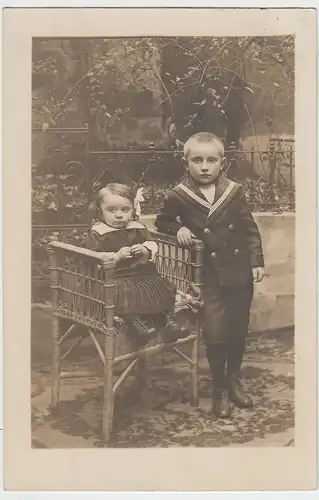 (42449) Foto AK Kinder mit Korbstuhl, gelaufen Rudolstadt 1914