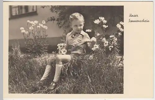 (41214) Foto AK Junge im Gras -Unser Sonnenschein- vor 1945