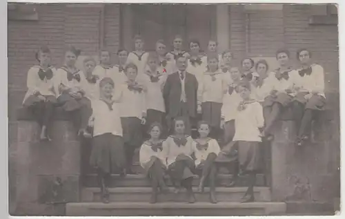 (39691) orig. Foto Mädchen-Gruppe in Matrosen-Uniform vor Gebäude, 1921