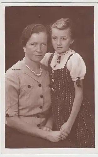 (36641) Foto AK Mutter mit Mädchen, Fotograf Hof a.d.Saale