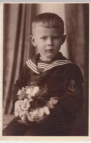 (33975) Foto AK kleiner Junge in Marineuniform, Fotogr. Annaberg (Erz.) vor 1945