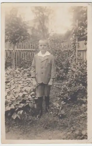 (27373) Foto AK Junge mit Gehstock u. Uhr im Garten, Herbert, vor 1945