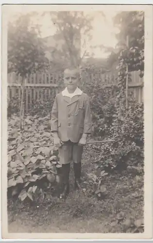 (27374) orig. Foto Junge mit Gehstock u. Uhr im Garten, Herbert, vor 1945