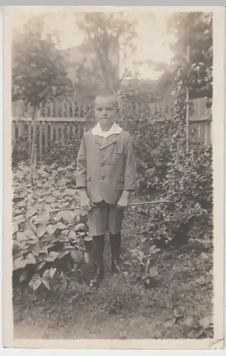 (27371) Foto AK Junge mit Gehstock u. Uhr im Garten, Herbert, vor 1945
