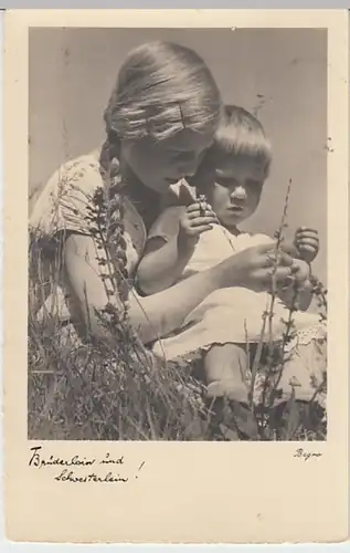 (26521) Foto AK Brüderlein und Schwesterlein auf der Wiese 1935