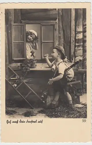 (19450) Foto AK Kleiner Bub beim Fensterln, vor 1945