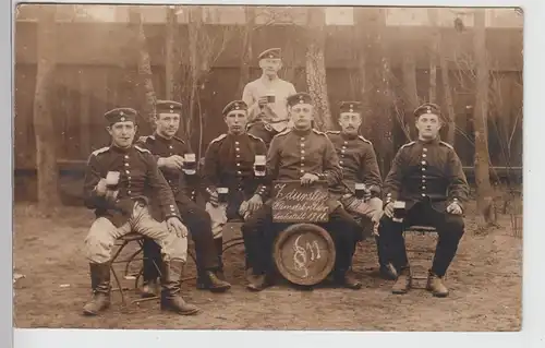 (111736) Foto AK Militaria, Lager Lockstedt, Soldaten, Biergläser, Fass 1911