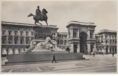 (367) Foto AK Mailand, Denkmal Viktor Emanuel II., Bogen der Galerie