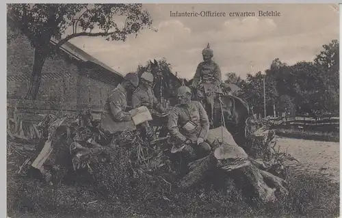 (93320) AK 1. WK, Infanterie Offiziere erwarten Befehle, Feldpost 1917