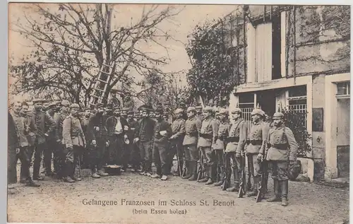 (89597) AK Château Saint Benoit, Gefangene Franzosen im Schloss 1915