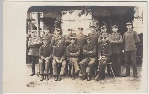 (40223) Foto AK Soldaten 1.WK vor einer Baracke, Berlin 1918