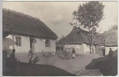 (36786) Foto AK 1.WK Soldaten m. französischen Bauern, a.d. Somme 1916