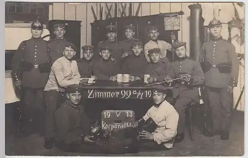 (36522) Foto AK 1.WK Soldaten im Mannschaftszimmer 1913