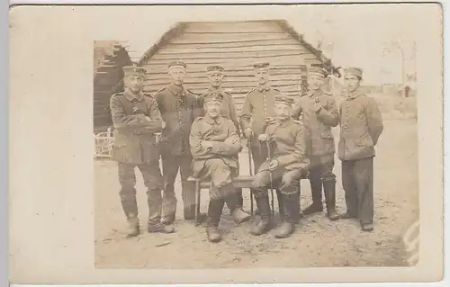 (35839) Foto AK 1.WK Soldaten vor Holzhütte, 1914-18