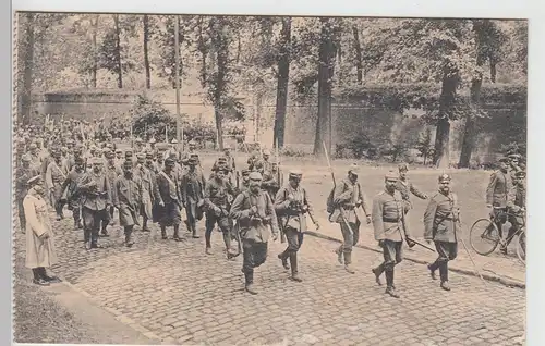 (111020) AK Lille, französische Gefangene verlassen d. Citadelle 1916