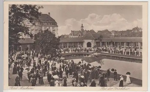 (94806) AK Bad Nauheim, Bei der Trinkkur, vor 1945