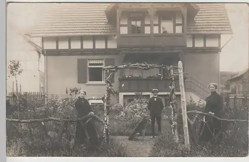 (78933) Foto AK Sielen bei Hofgeismar, Personen an einem Wohnhaus, vor 1945
