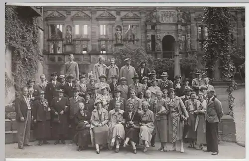 (18035) Foto AK Heidelberg, Gruppenfoto im Schlosshof 1936