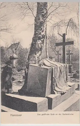 (115590) AK Hannover, geöffnetes Grab an der Gartenkirche 1905