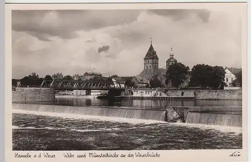 (41146) Foto AK Hameln, Wehr u. Münsterkirche a.d. Weserbrücke