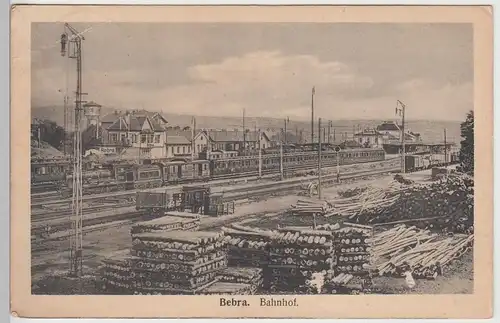 (108393) AK Bebra, Bahnhof, Waggons, Holzlager, Feldpost 1918