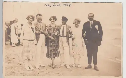 (89648) orig. Foto Personen am Strand, Seebad 1925