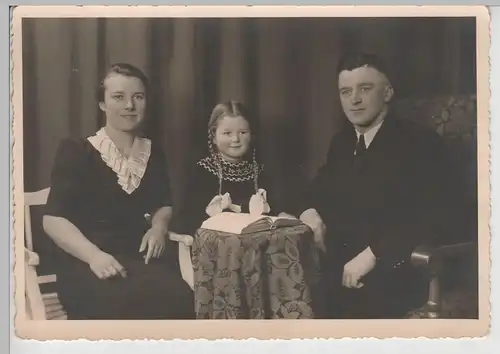 (81010) orig. Foto Familienbild mit Tochter, Kabinettfoto, vor 1945