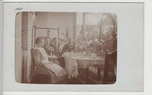 (73904) orig. Foto Gruppenbild, Vesper mit Pfannkuchen auf Balkon 1913