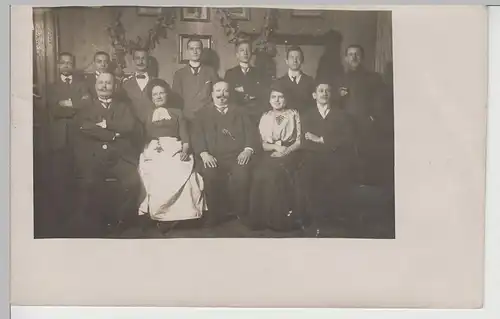 (73899) orig. Foto Gruppenbild mit Wirtin? im Gasthof 1912