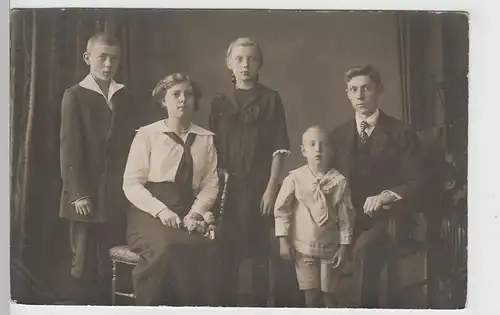 (73895) orig. Foto Gruppenbild, Geschwister?, vor 1945